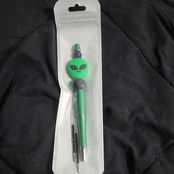 Handcrafted Green Alien Pen with Refills - Picture 3 of 4